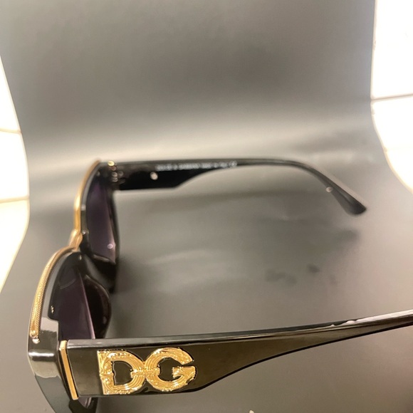 Tahari Accessories - Black Designer Sunglasses